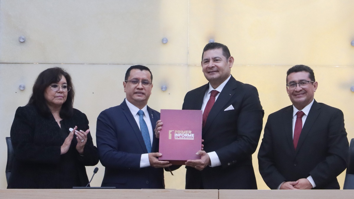 Alejandro Armenta Mier Presenta Su Primer Informe como Gobernador de Puebla ante el Congreso Local