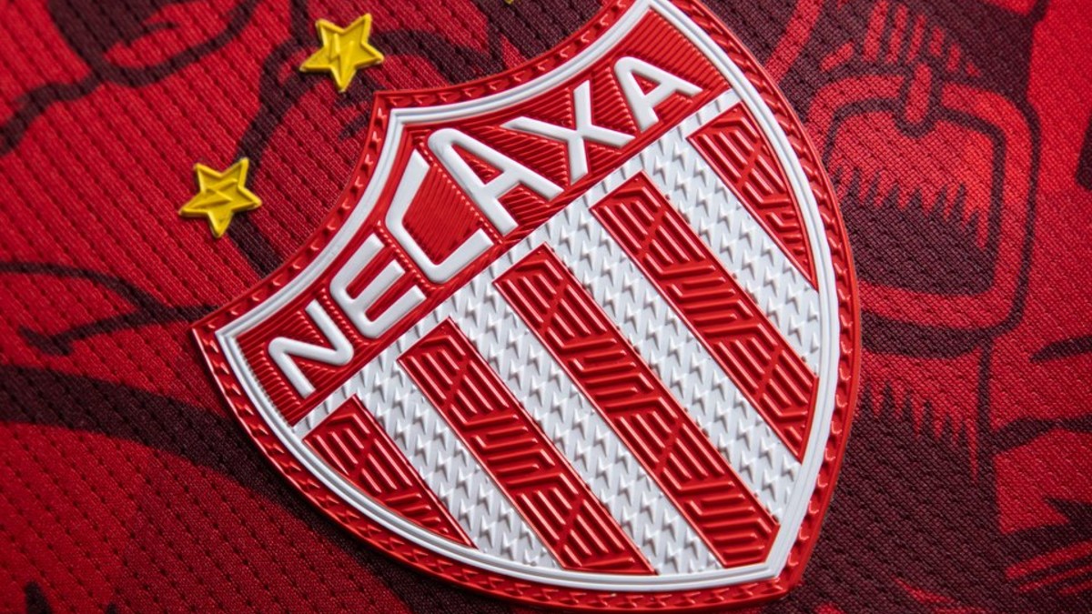 Necaxa Lanza Jersey Inspirado en Deadpool: Una Colaboración Imperdible