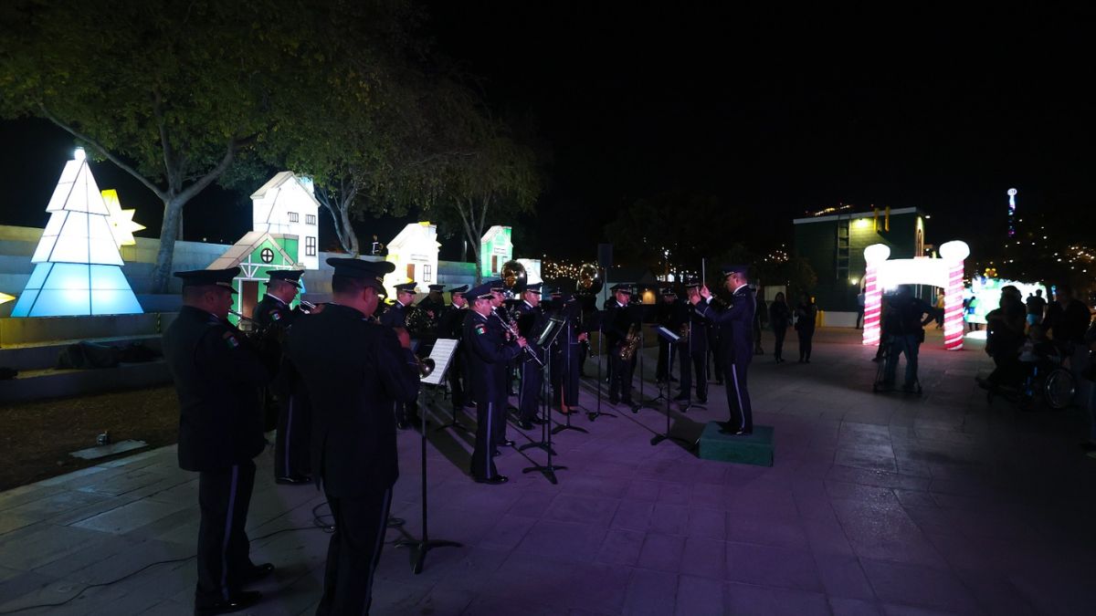 La Banda IV Región Militar Brilla en Luztopía con Villancicos y Orgullo Regio