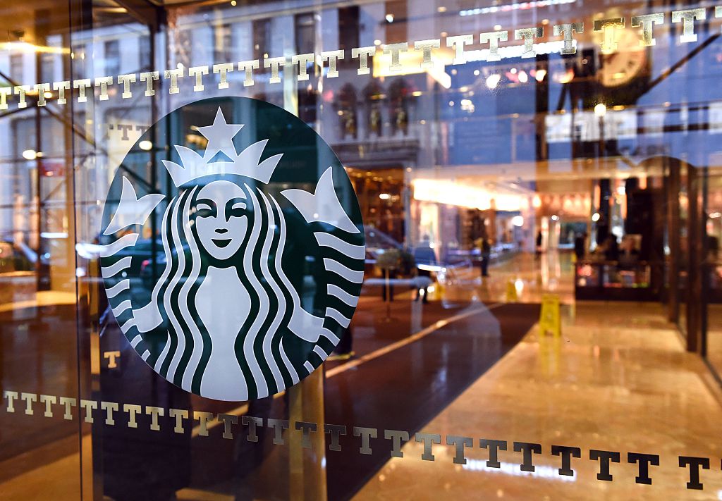 Huelga de Starbucks en Denver: Baristas se Unen a la ‘Red Cup Rebellion’ por Mejores Condiciones