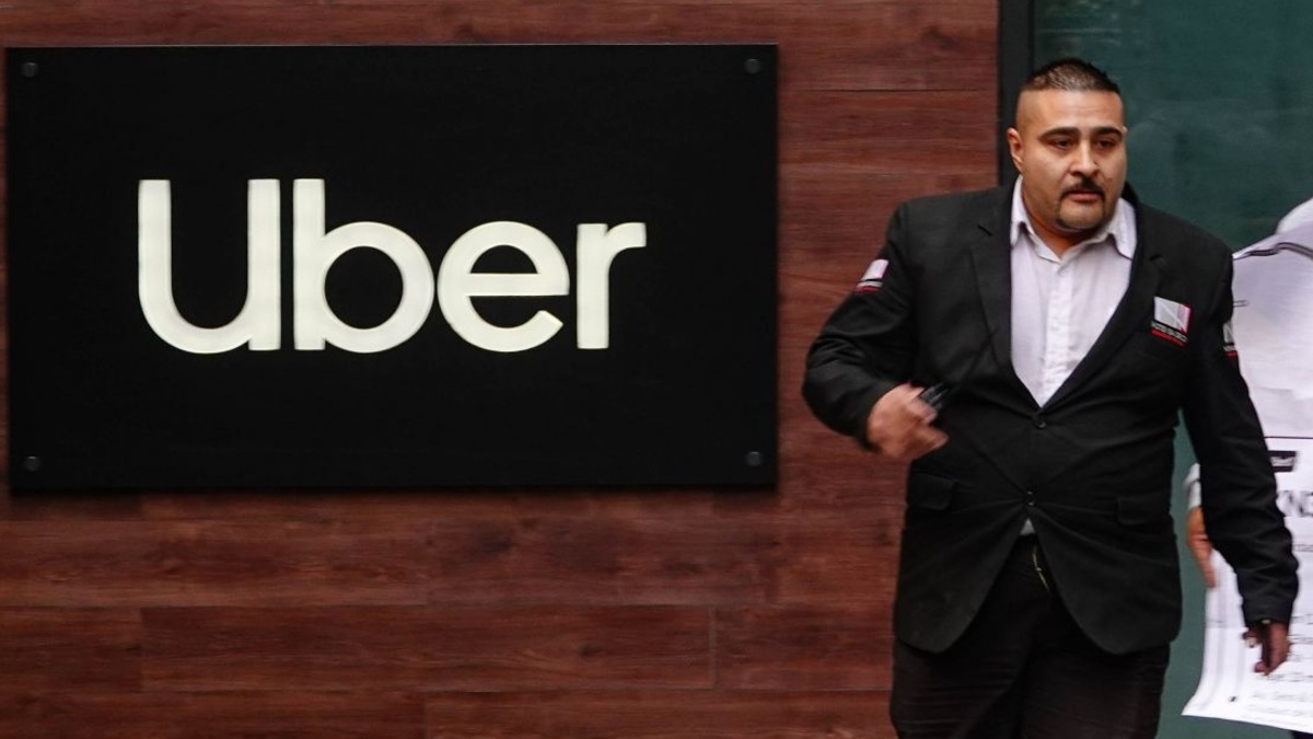 Uber desafía los nuevos requisitos de la SMT para operar en Puebla