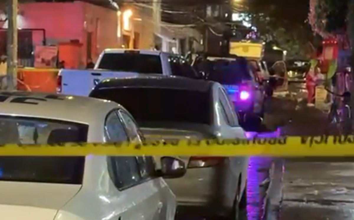 Hombre herido de múltiples balazos en el abdomen llega a casa de familiares en Guadalajara en busca de ayuda