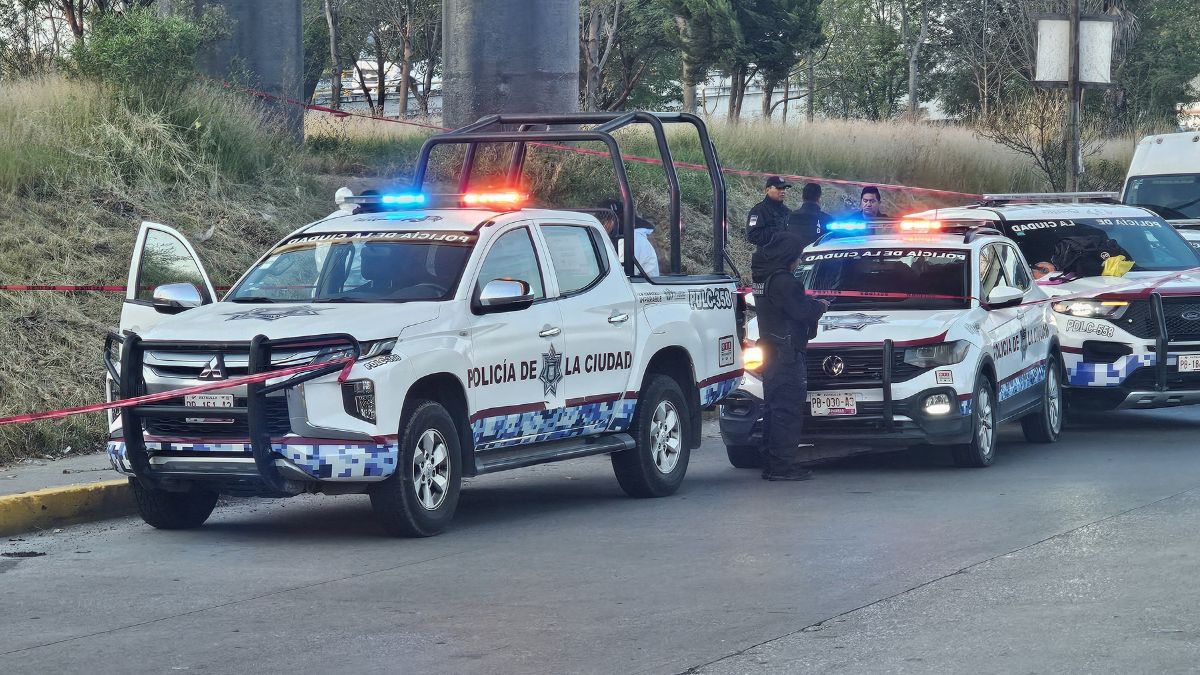 Encuentran cadáver con huellas de tortura debajo del puente del Periférico en Amozoc