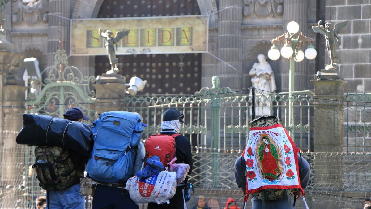 Arzobispo de Puebla Urge a los Peregrinos a Cuidarse Durante los Festejos Guadalupanos