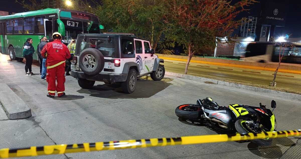 Tragedia vial: Video de seguridad muestra la muerte de motociclista en Zapopan