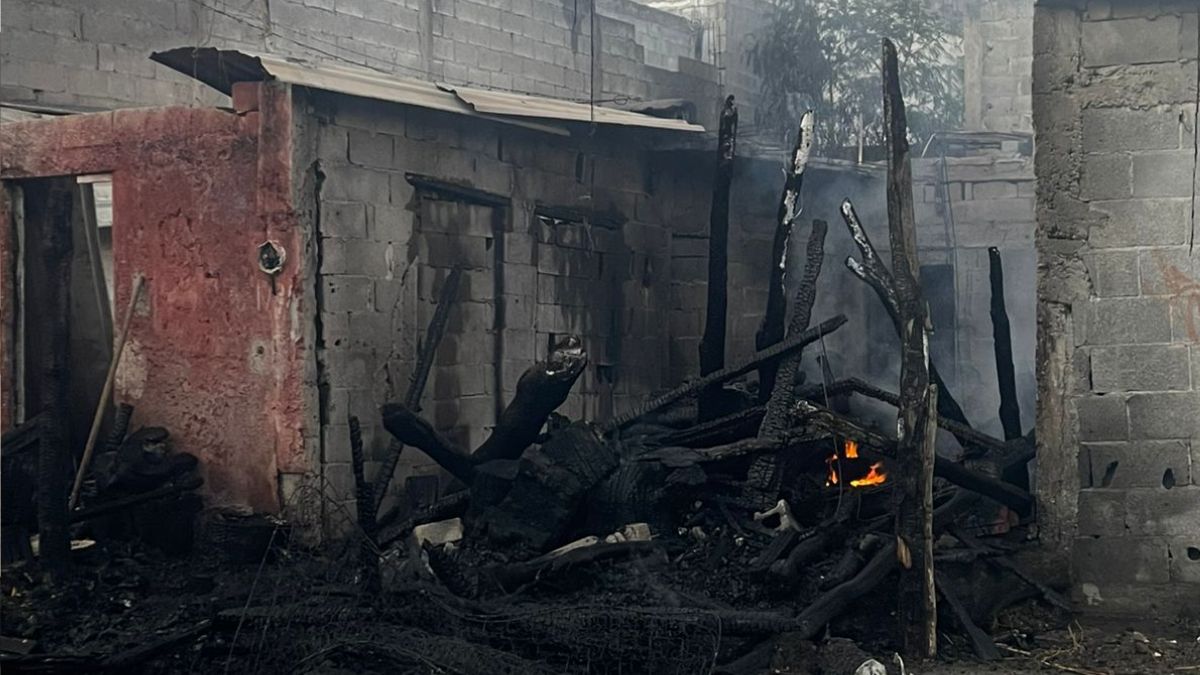 Incendio en Apodaca: Vecinos Alertan a Cuerpos de Auxilio Sobre Reaparición de Fuego