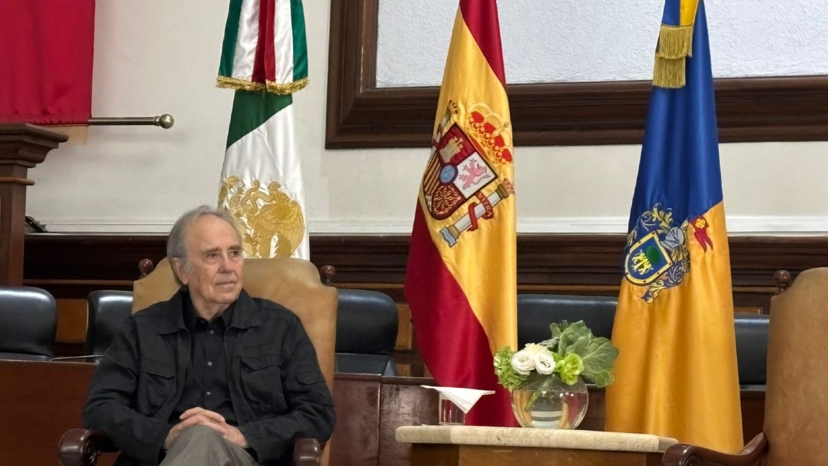 Joan Serrat Honrado con las Llaves de la Ciudad en la FIL Guadalajara