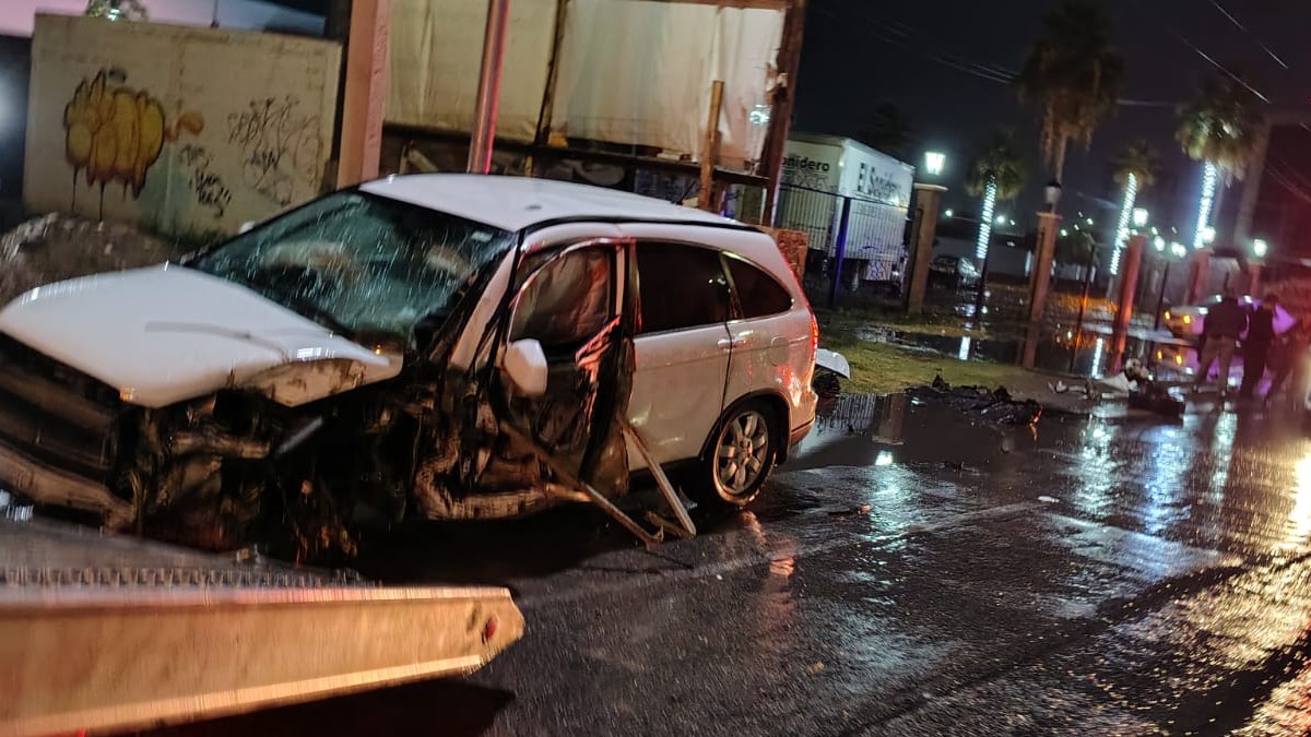 Conductor Ebrio Causa Accidente con Poste Metálico en la Torreón-San Pedro