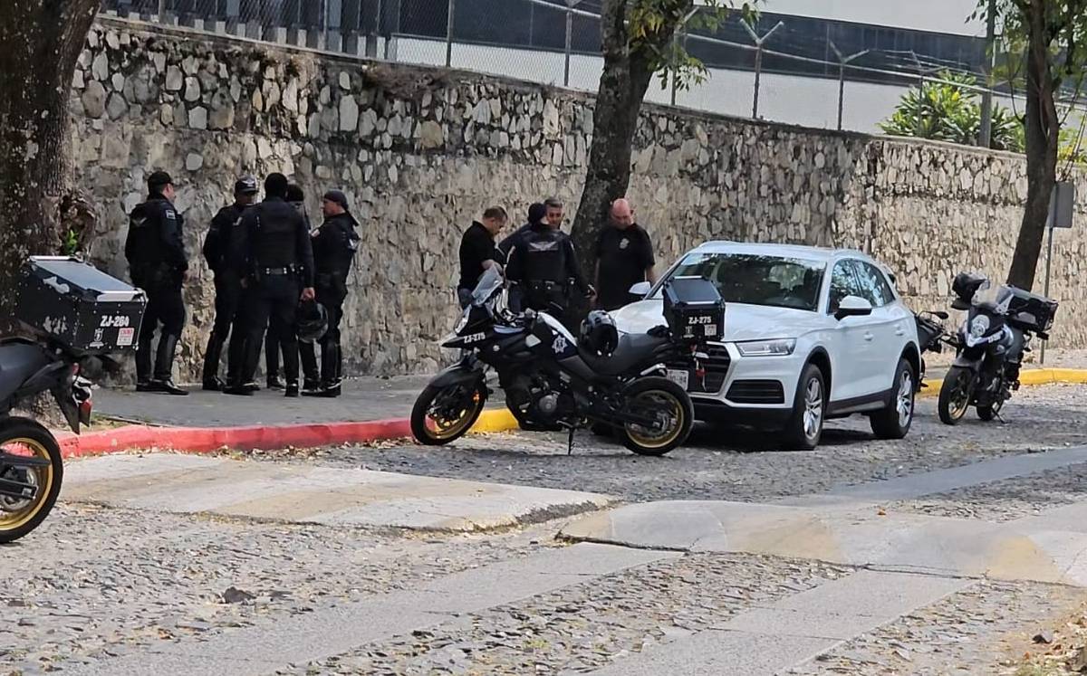 Robo de camioneta Audi Q5 y 500 mil pesos en Ciudad Granja, Zapopan